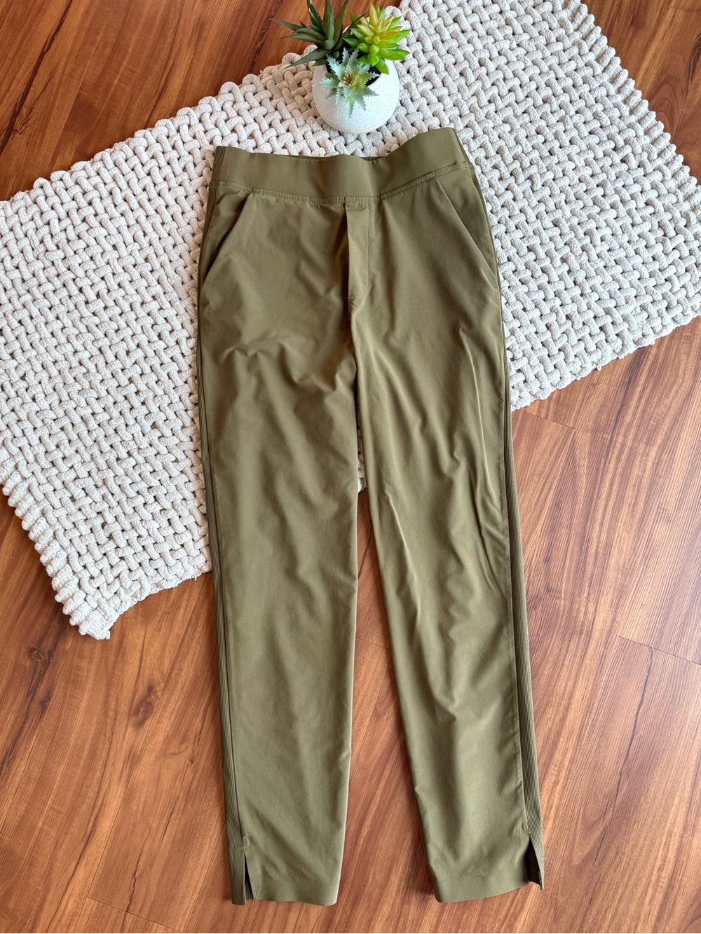 Athleta | Women’s Brooklyn Ankle Jogger | Mountain Olive | 2